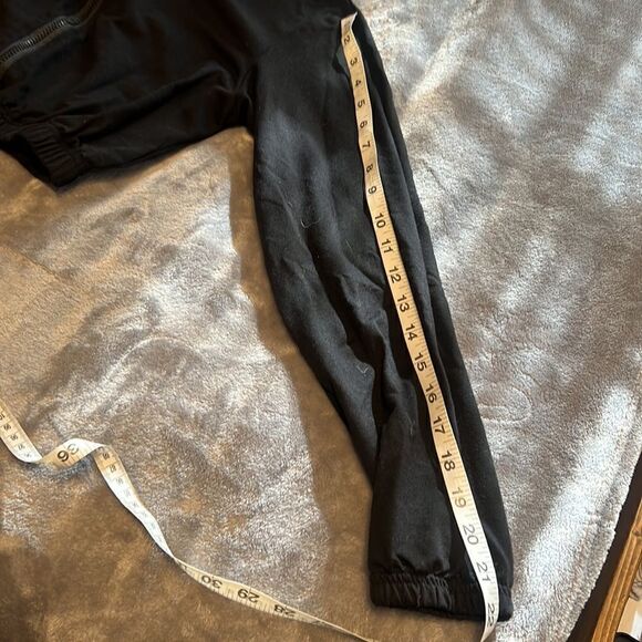 SHEIN Black Cropped Zip-Front Lightweight Top (S) - Picture 5 of 7